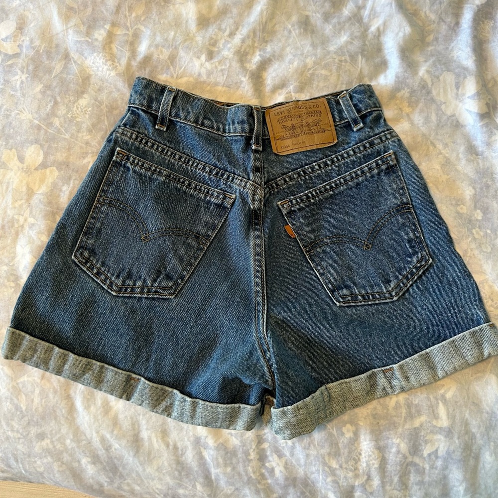 Levi High Waisted Cuffed Shorts Size 5